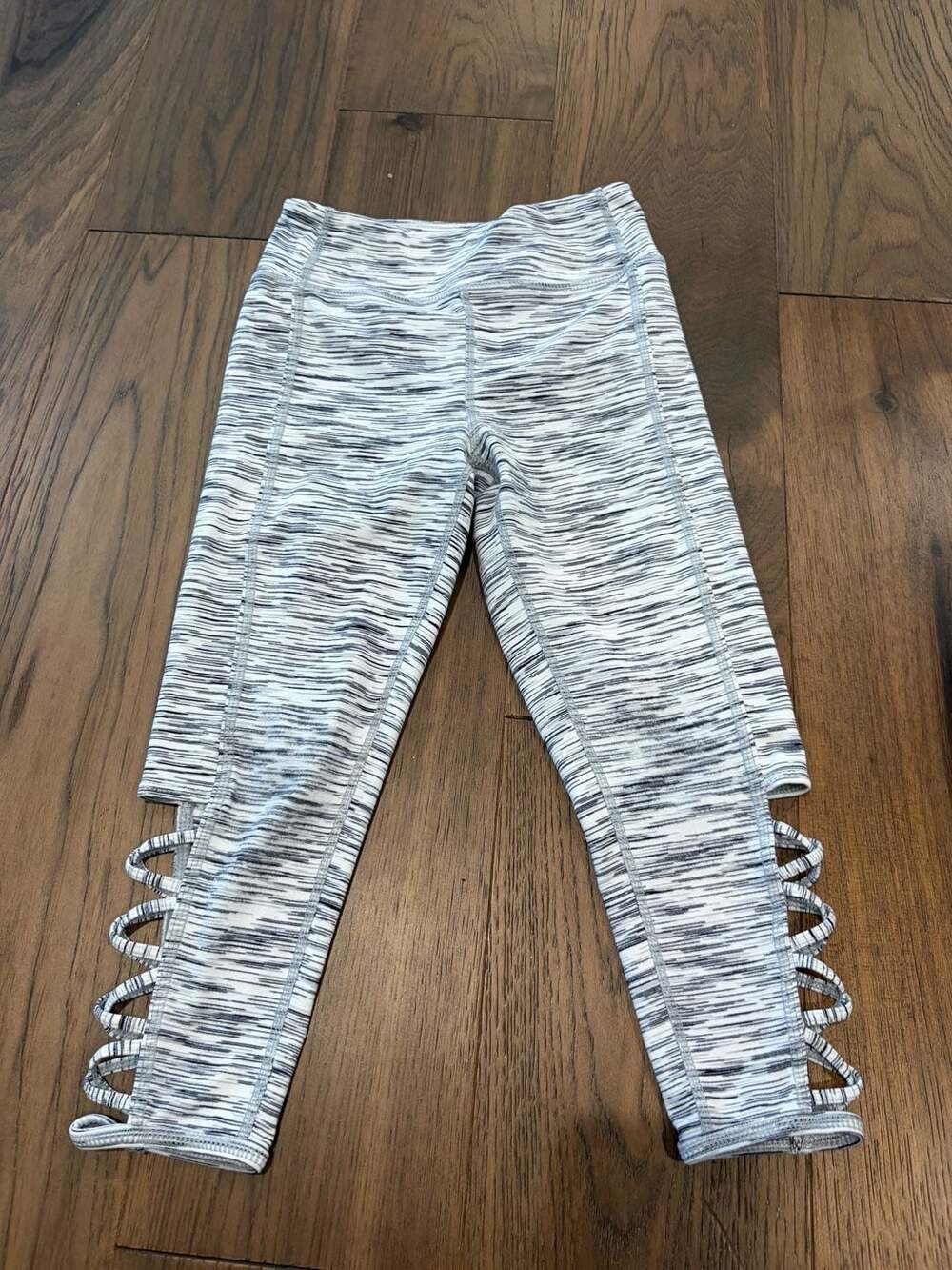 Zella Girls Space-Dye Lattice Cutout Capri Leggings Gray Size S 7/8